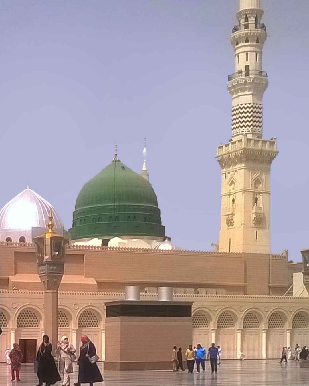 Hujjaj Umrah Taxi Madinah taxi service, air conditioned private car near Masjid an-Nabawi