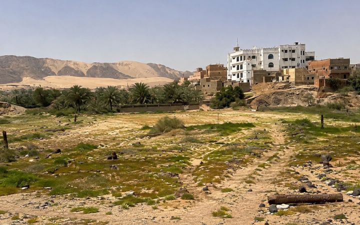 Badar Ziarat taxi, the battlefield and shuhada of Badr