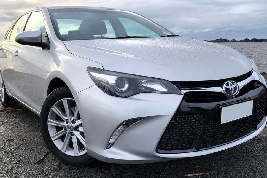 Toyota Camry sedan taxi for Umrah, 4 passengers